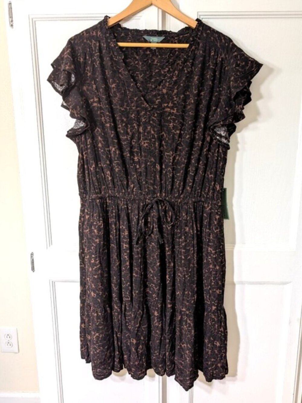 Terra & Sky Women's V-Neck Flutter Sleeve Brown Patterned Dress 1X (16W-18W)